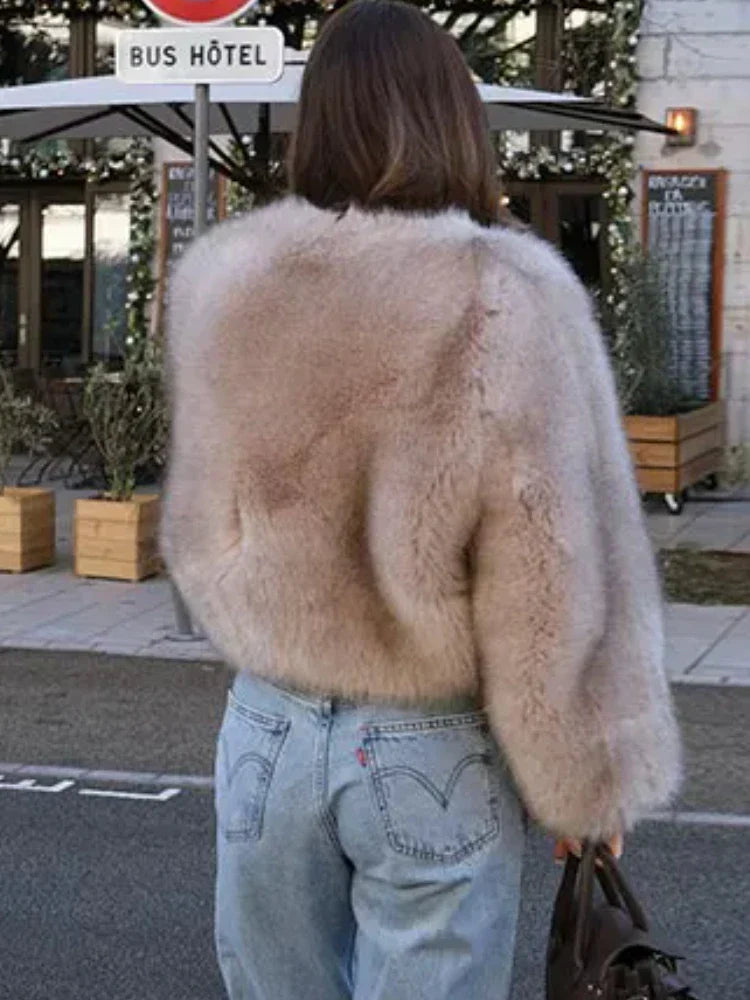 Bridget | Kort Kappa Dam – Mjuk Fluffig Design för Stil och Komfort 4