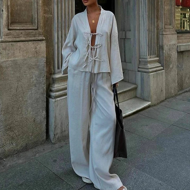 Lila | Trendigt Set med V-Hals och Snörning – För Bekväm och Stilren Look 1