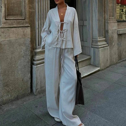 Lila | Trendigt Set med V-Hals och Snörning – För Bekväm och Stilren Look 1