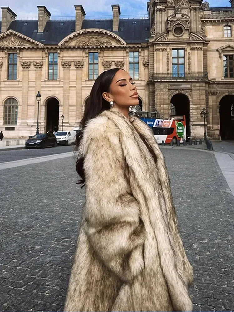 Drusilla | Elegant Midi-Kappa i Mjuk Faux Päls för Stil och Värme 1