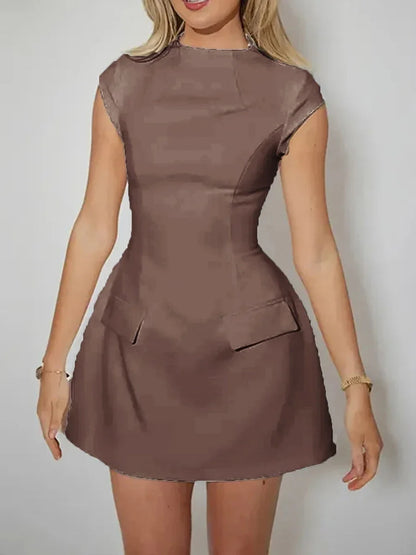 Nella | Elegant Svart Miniklänning – Cap Sleeves för Varje Tillfälle 9
