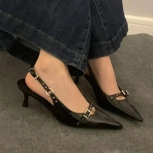 Dorothea | Eleganta Spetsiga Klackar – För Stil Och Komfort 1