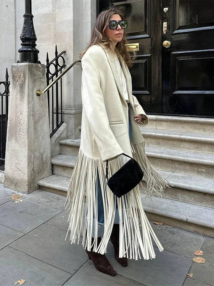Goldina | Elegant Kappa – Mysig Och Stilren Design Med Tofsar För Hösten 4