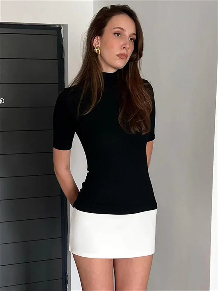 Gemma | Elegant Vit Klänning Dam – Kontrastdesign För Sommarens Tillfällen 3