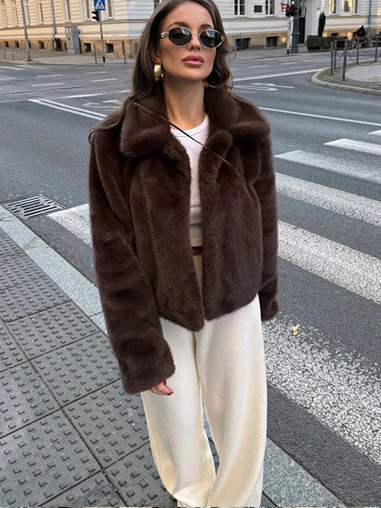 Bernice | Chic Kort Jacka Dam – Mjuk Faux Päls För Eleganta Stunder 1