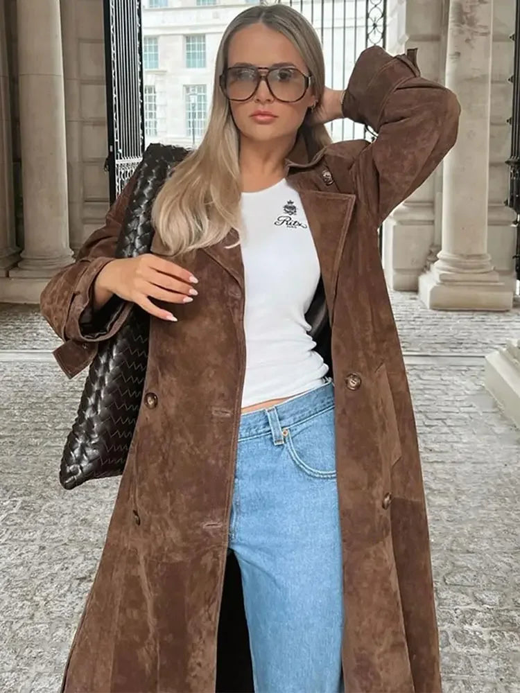 Riley | Tidlös Retro Kappa – Med Bälte För Elegant Silhuett I Djup Brunt 2