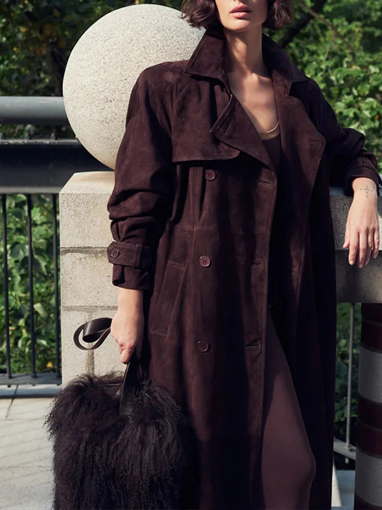 Eleanor | Dam Lång Kappa – Tidlös Brun Mocka för Elegant Stil 6