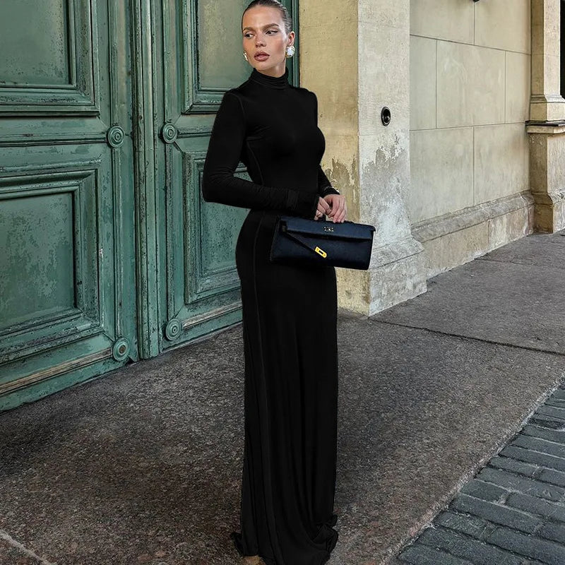 Verena | Långärmad Svart Maxiklänning – Tidlös Elegans Och Komfort 6