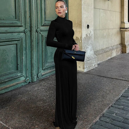 Verena | Långärmad Svart Maxiklänning – Tidlös Elegans Och Komfort 6