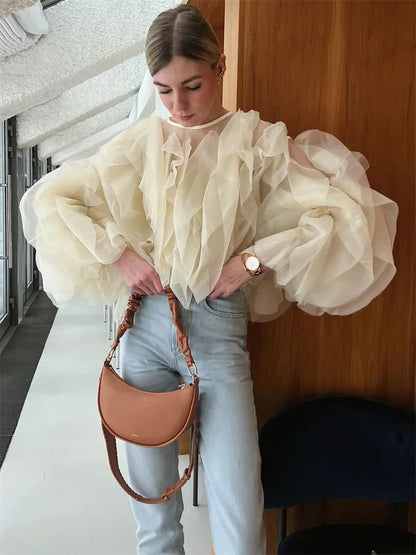 Sofia | Elegant Rufflad Blus – Lapptäckningsdetaljer För Alla Tillfällen 5