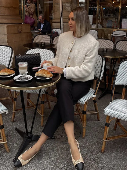 Ellise | Chic Fickjacka – Metallknappar Med Praktiska Fickor Och Modern Design 5