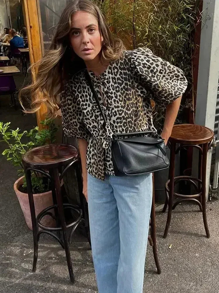 Sharon | Djärv Leopardtryck Snörningskjorta För Mångsidig Stil 3