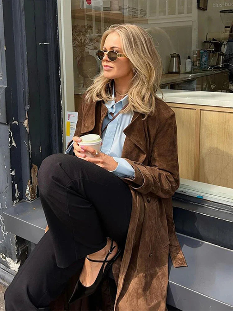 Rosanna | Elegant Brun Läderrock – Mocka För Tidlös Stil Och Komfort 3