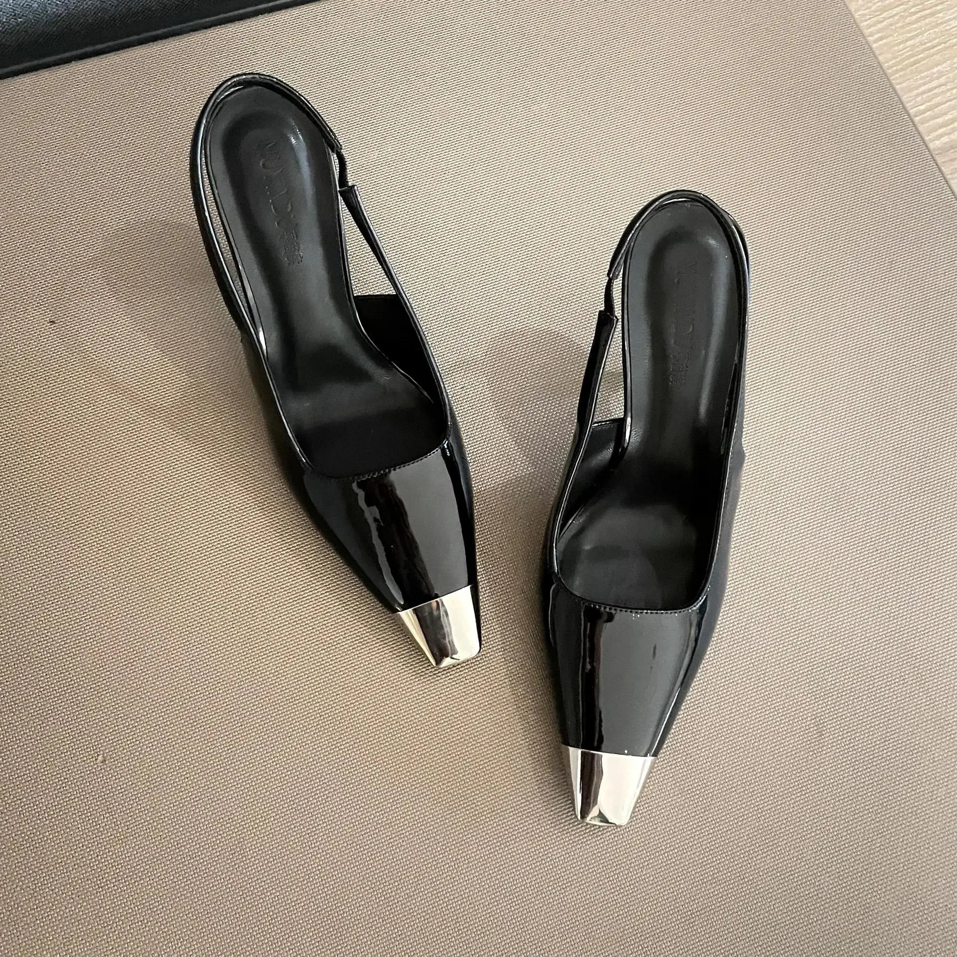 Elodie | Eleganta Högklackade Skor – Patentläder med Metallfyrkantig Tå 6