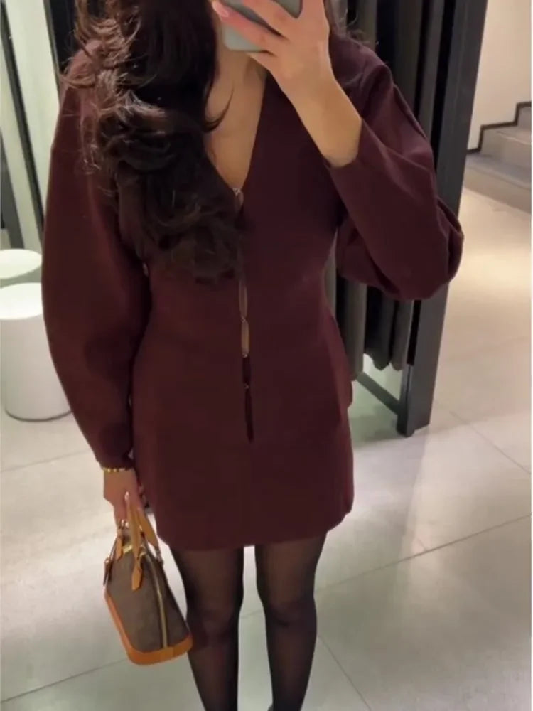 Gianna | Elegant Djup Röd V-Neck-Kappa och Kjoluppsättning För Stilfulla Tillfällen 2