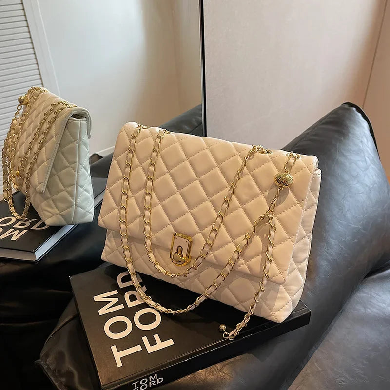 Ornella | Elegant Quiltad Axelväska Dam Med Kedjedetaljer 3