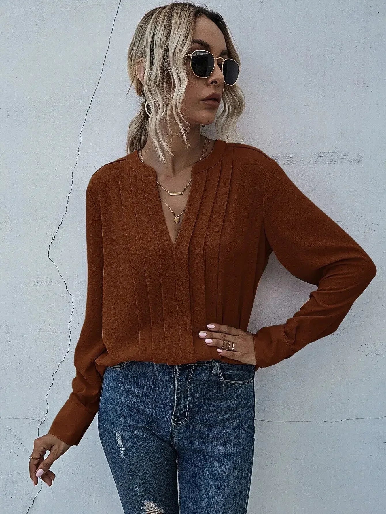 Lieve | Graciös Vit Blus – Veckade Detaljer För Tidlös Elegans 9