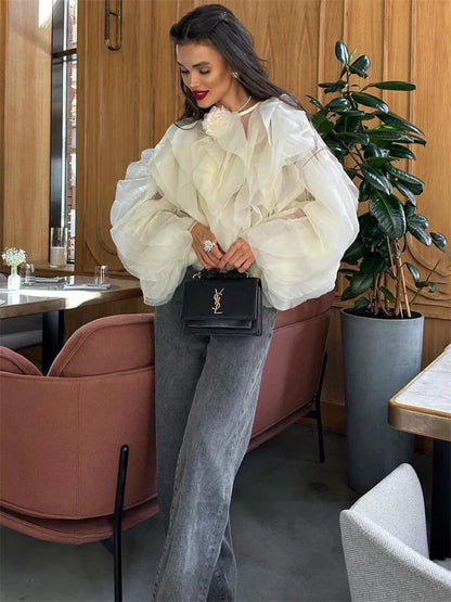 Sofia | Elegant Rufflad Blus – Lapptäckningsdetaljer För Alla Tillfällen 2