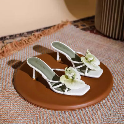 Julia | Eleganta Flipflops – Romantisk Orkidédekor Och Höga Klackar 3
