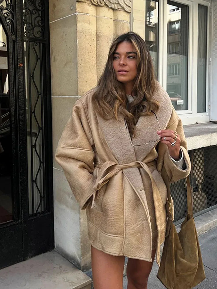 Adrielle | Lyxig Päls Med Bälte – För Elegant Silhuett Och Värme 4