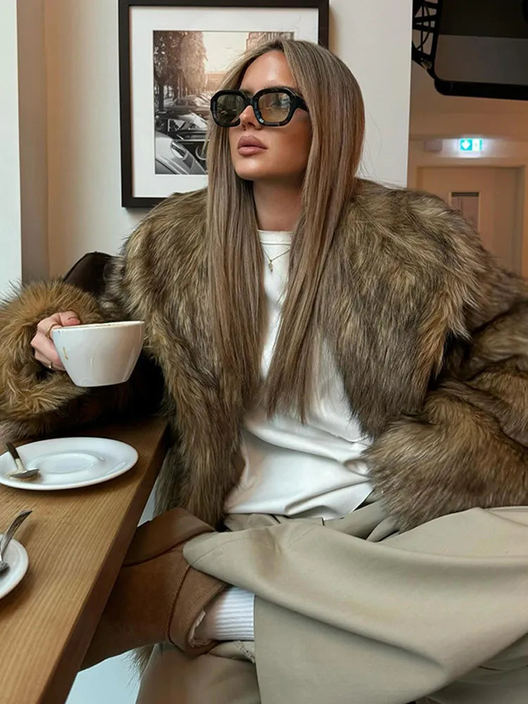 Callie | Elegant Pälsjacka Dam – Mjuk Plysch med Full Ärmar För Vinter 2