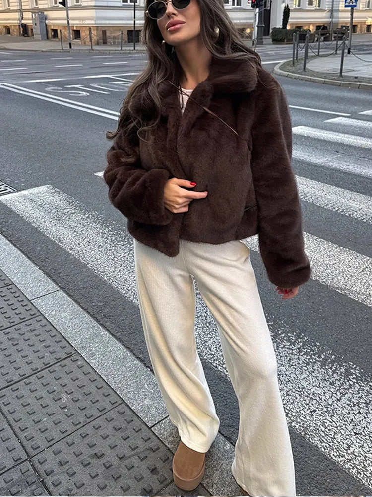 Bernice | Chic Kort Jacka Dam – Mjuk Faux Päls För Eleganta Stunder 2