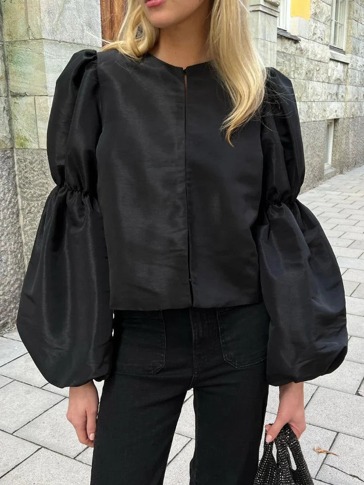 Sarah | Elegant Vit Satinblus Med Puffade Ärmar – Dam 5