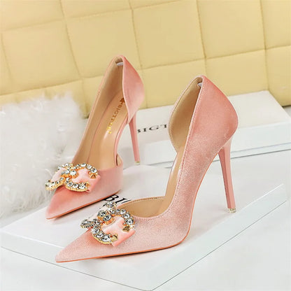 Hilda | Glamorösa Sammetklackar – Strassspänne För Elegant Stil 9