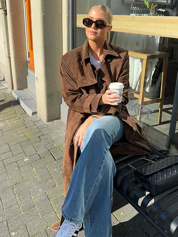 Rosanna | Elegant Brun Läderrock – Mocka För Tidlös Stil Och Komfort 4