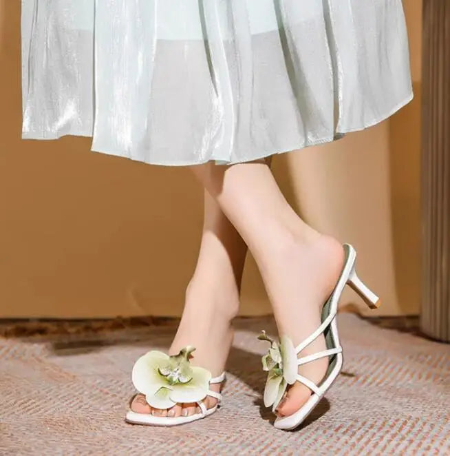 Mabelle | Eleganta Dam Sandaler – Blommig Design För Sommar 2