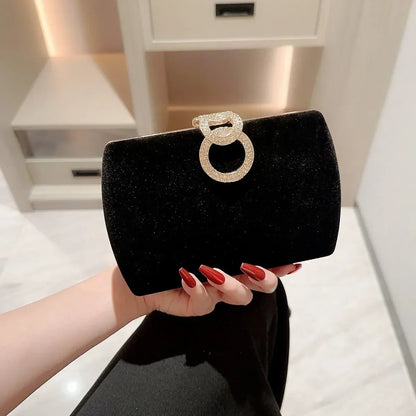 Omari | Elegant Svart Clutchväska – För Tidlös Stil och Funktionalitet 6