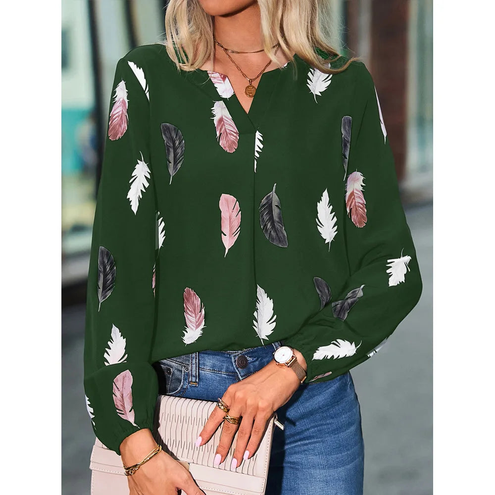 Adriana | Elegant Fjädertryckt Blus Dam – Smickrande V-Hals & Bekväm Passform 9