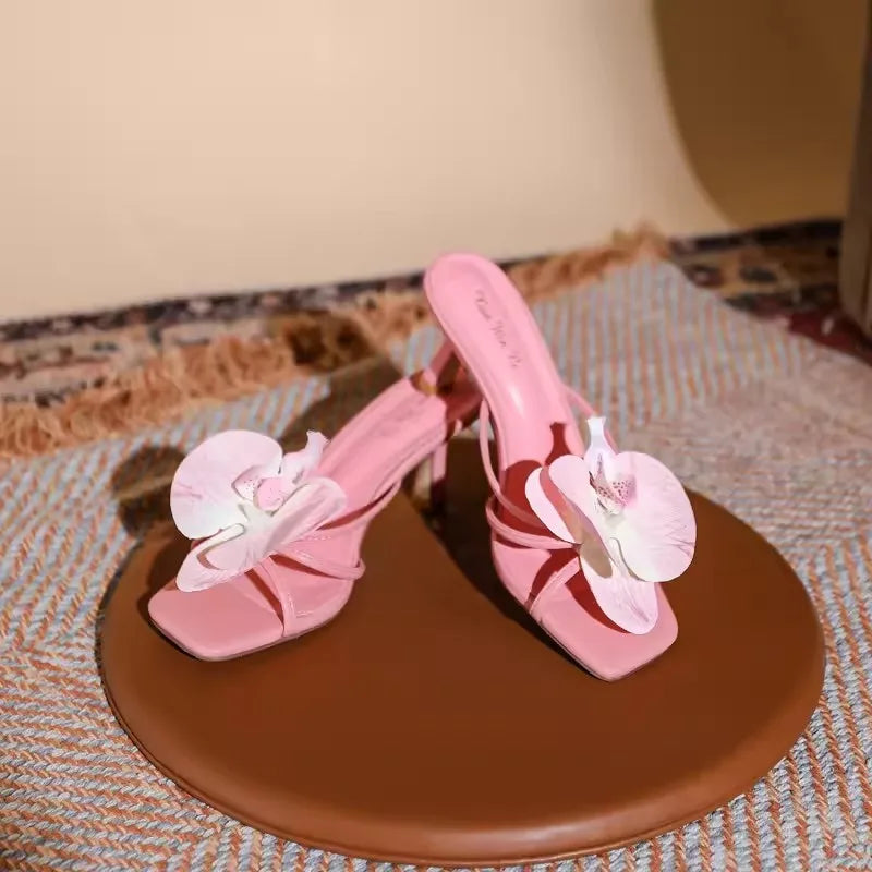 Julia | Eleganta Flipflops – Romantisk Orkidédekor Och Höga Klackar 5
