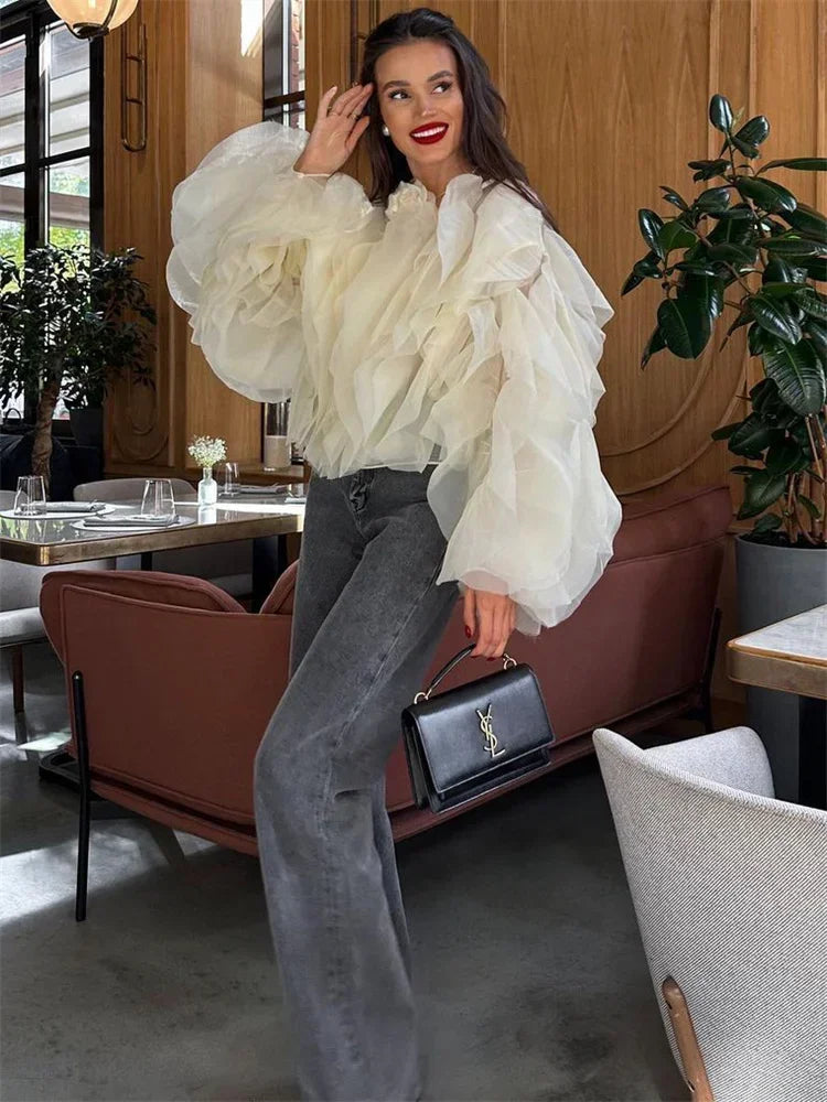 Sofia | Elegant Rufflad Blus – Lapptäckningsdetaljer För Alla Tillfällen 3