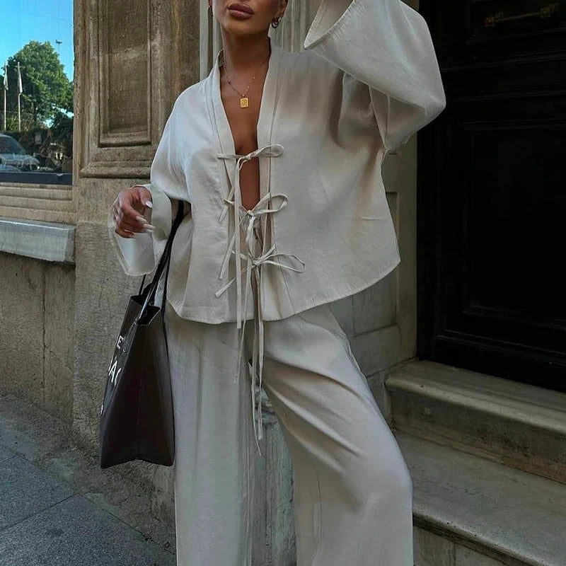 Lila | Trendigt Set med V-Hals och Snörning – För Bekväm och Stilren Look 4