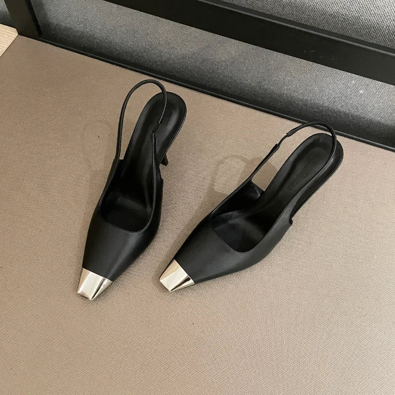 Elodie | Eleganta Högklackade Skor – Patentläder med Metallfyrkantig Tå 2