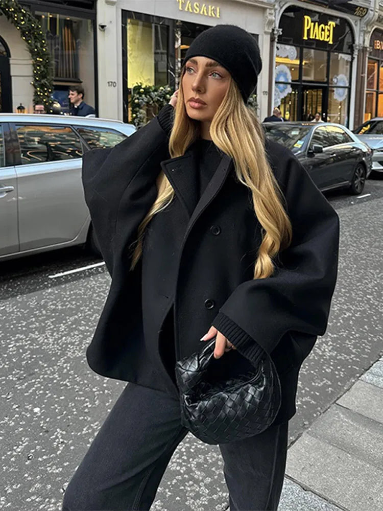 Rhiannon | Retro Dubbelbröst Kappa – Tidlös Elegans och Smickrande Silhuett 2