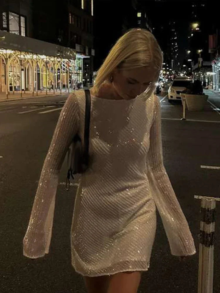 Naeva | Fest Miniklänning – Glittrig Rygglös Design Med Paljetter 2