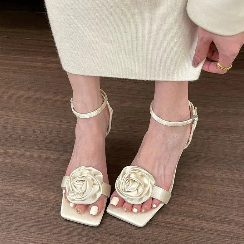 Monique | Eleganta Blommiga Högklackade Sandaler – För Stil Och Komfort 5