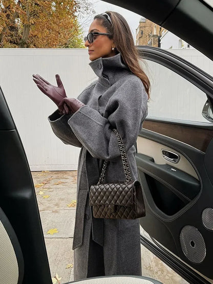 Rocío | Elegant Grå Ullkappa Hög Krage För Stil Och Värme 2