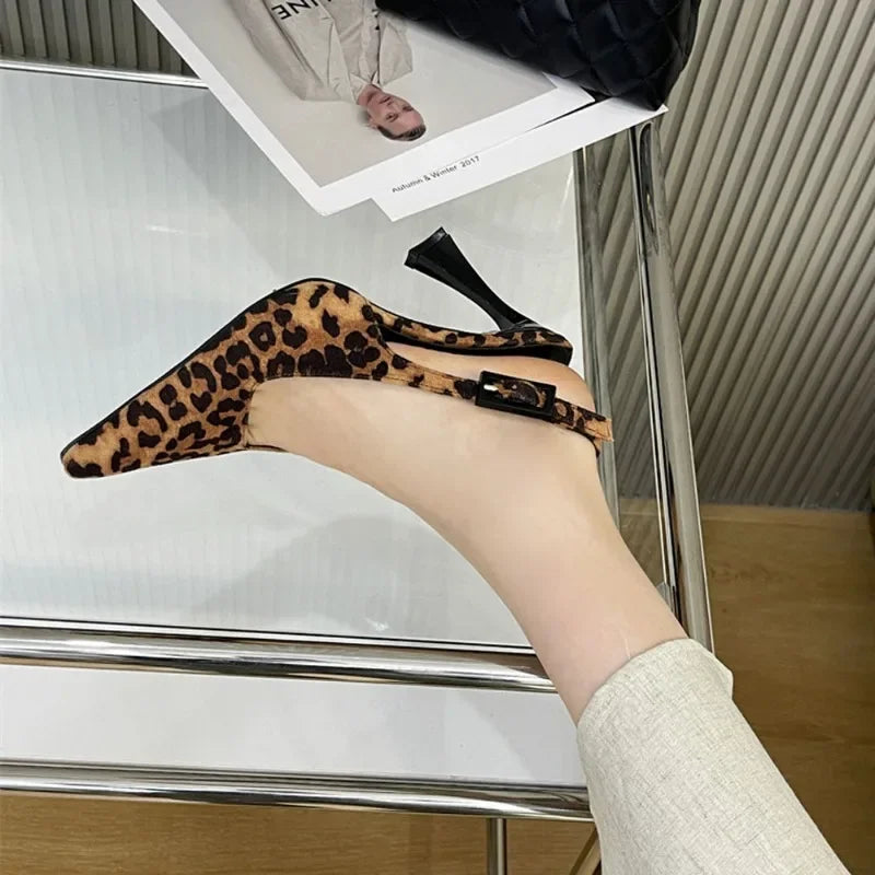 Esmeralda | Eleganta Leopardtryck Klackar – För Stil Och Komfort 5