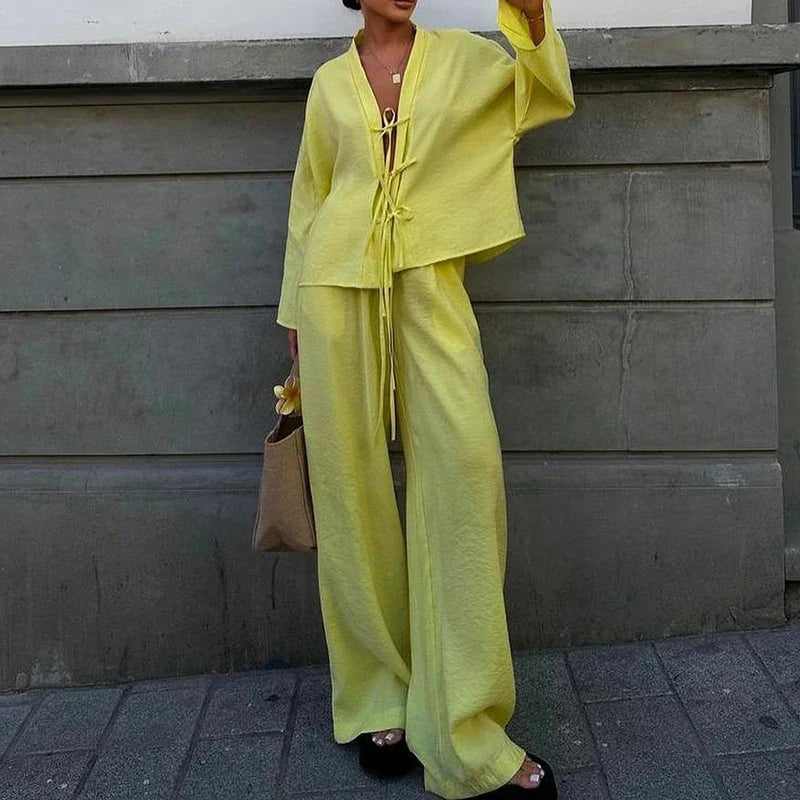 Lila | Trendigt Set med V-Hals och Snörning – För Bekväm och Stilren Look 7