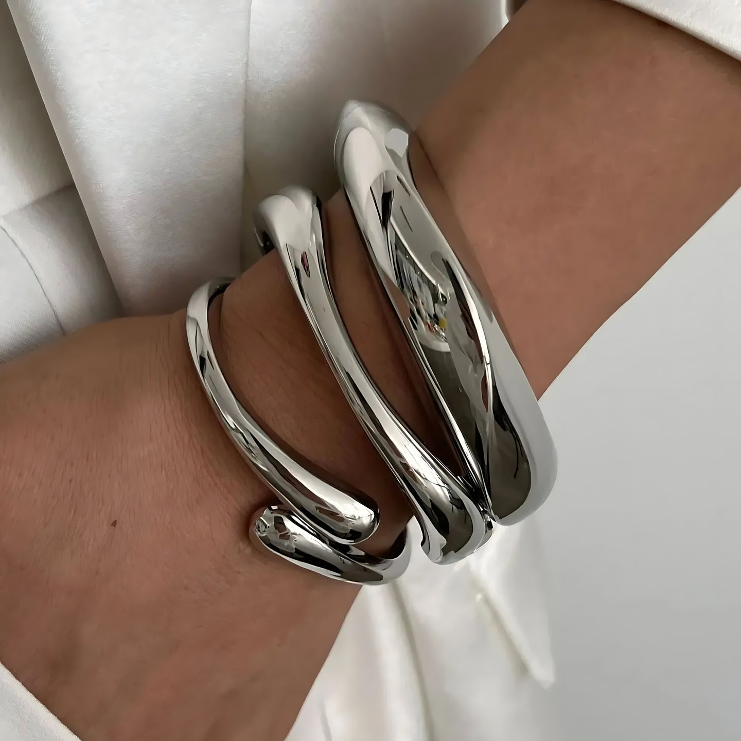 Lourdess | Elegant Armband – Vågmönster För Tidlös Stil 7